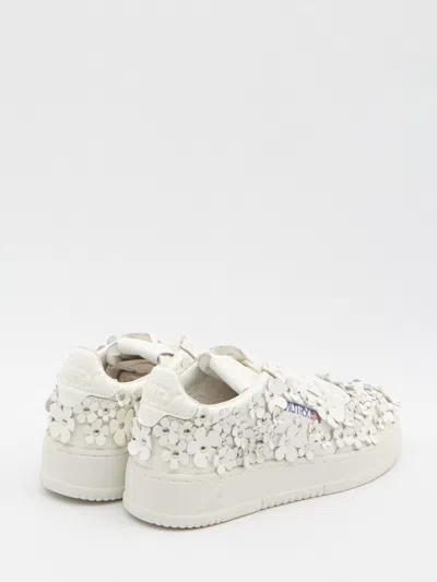 Autry Low-top Sneakers With Clean Silhouette And Rounded Toe In White