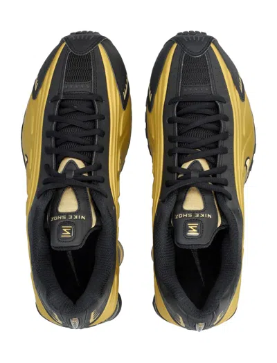 Nike Shox R4 Running In Gold
