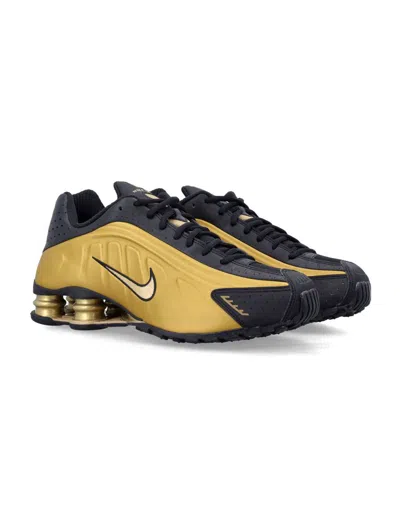 Nike Shox R4 Running In Gold
