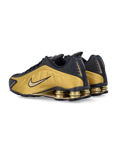Nike Shox R4 Running In Gold