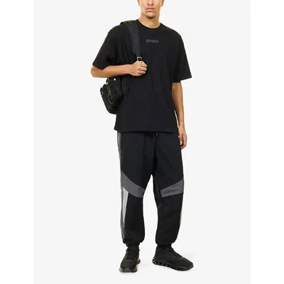 Gymshark Mens Gs Blk/drk Gry/smk Gry Retro Relaxed-fit Shell Track Pants Xl In Black