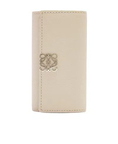 Loewe Anagram Key Case In Pebble Grain Calfskin In Neutral