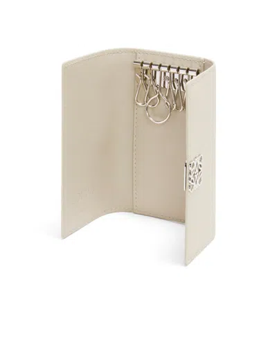 Loewe Anagram Key Case In Pebble Grain Calfskin In Neutral