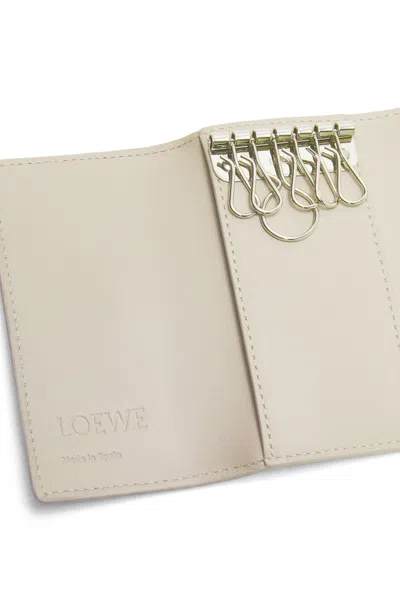 Loewe Anagram Key Case In Pebble Grain Calfskin In Neutral