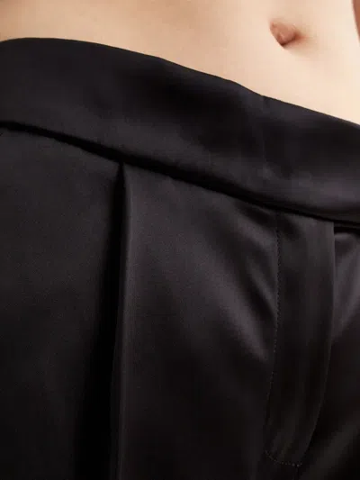 Nué Pleated Tailored Trousers In Black