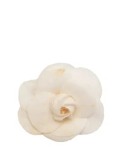 Pre-owned Chanel 1970-1980 Canvas Camellia Brooch Costume Brooch In White