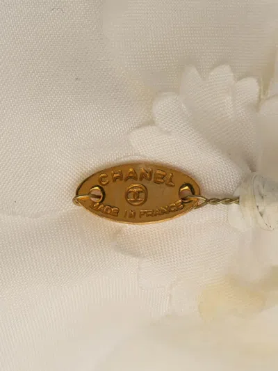 Pre-owned Chanel 1970-1980 Canvas Camellia Brooch Costume Brooch In White