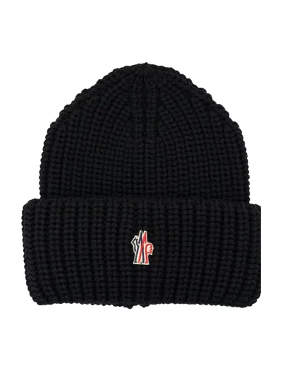 Moncler Grenoble Logo Patch Knitted Beanie In Black