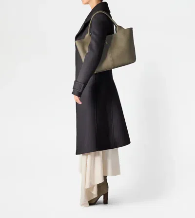 Tod's Shopping Bag In Leather Medium-small In Brown