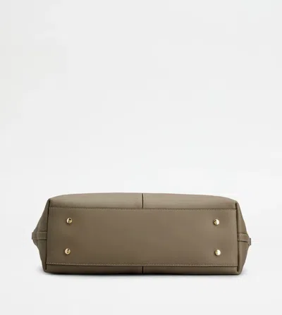 Tod's Shopping Bag In Leather Medium-small In Brown