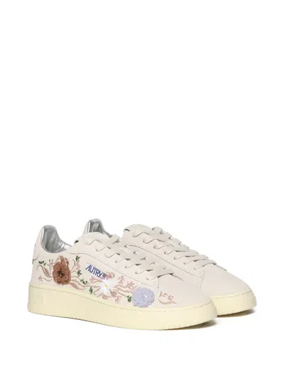 Autry Dallas Floral-embroidered Sneakers In Neutral