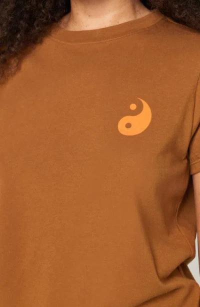 Spiritual Gangster Yin & Yang Lila Graphic T-shirt In Brown