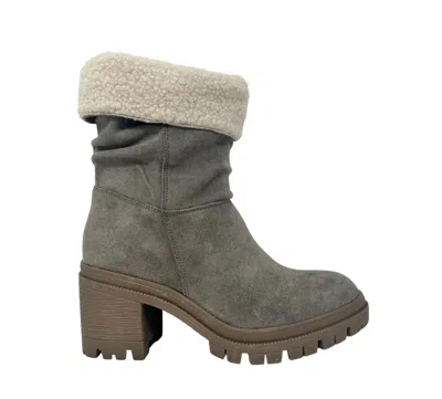 Very G Women's Snuggy Sherpa Boot In Grey In Gray