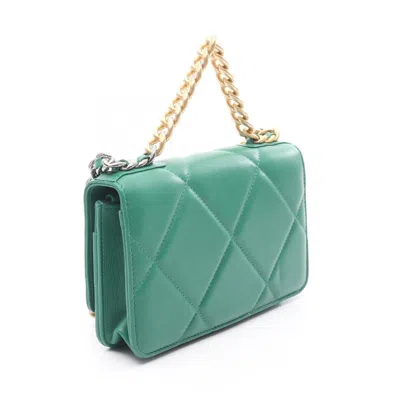 Pre-owned Chanel Green Leather Shoulder Bag ()