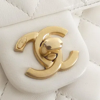 Pre-owned Chanel White Leather Shoulder Bag ()