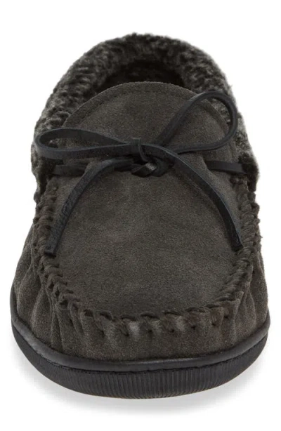 Minnetonka Allen Fleece Lined Slipper In Gray