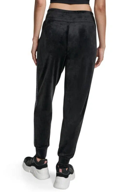 Dkny Mid Rise Slim Fit Joggers In Black