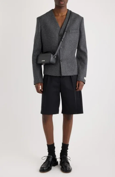 Jacquemus La Veste Sera Fitted Collarless Virgin Wool Blend Blazer In Gray