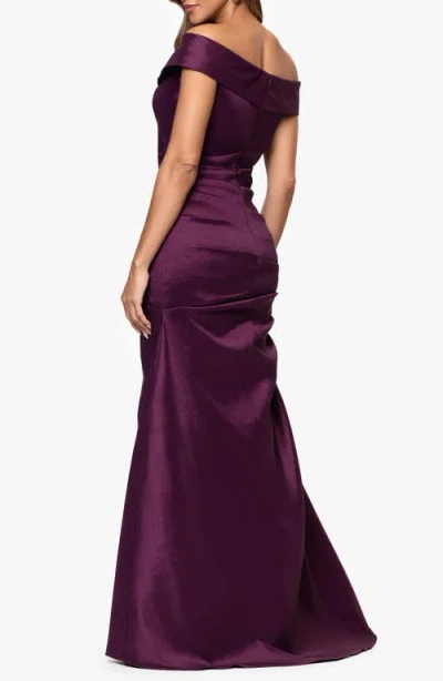 Xscape Evenings Off The Shoulder Taffeta Sheath Gown In Purple