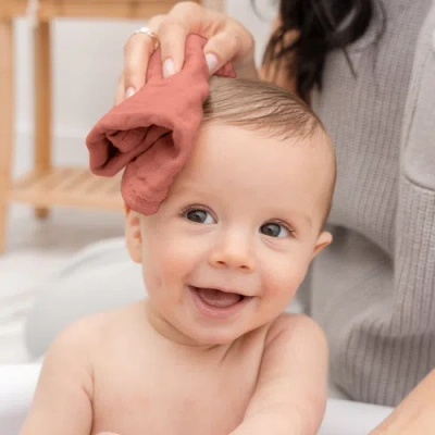 Comfy Cubs Muslin Washcloths In Pink
