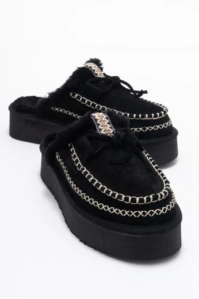 Forever & Always Shoes Yalina Leather Platform Moccasin Slippers In Black