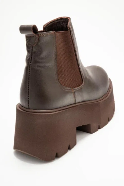 Forever & Always Shoes Clen Leather Platform Chelsea Boot In Brown