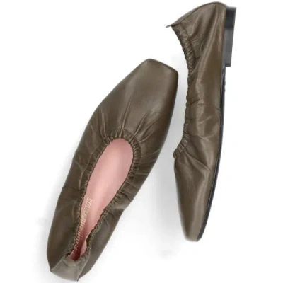 Pretty Ballerinas Rouched Ballet Flat In Green