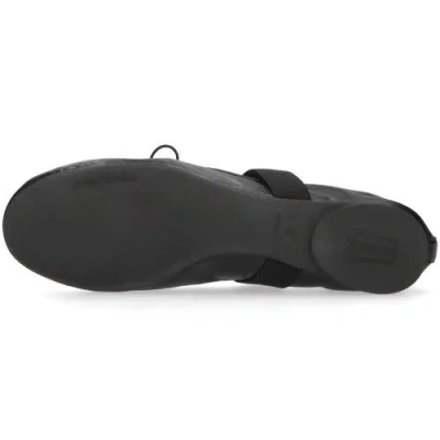 Pretty Ballerinas Round Toe Mary Jane In Black