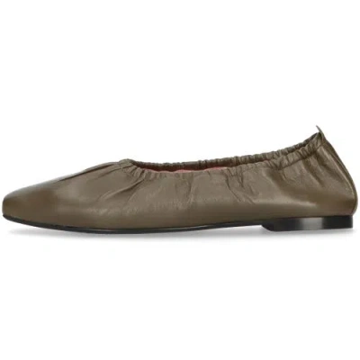 Pretty Ballerinas Rouched Ballet Flat In Green