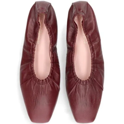 Pretty Ballerinas Rouched Ballet Flat In Brown