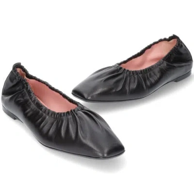 Pretty Ballerinas Rouched Ballet Flat In Black