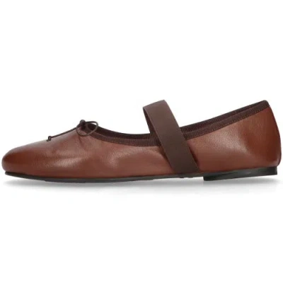 Pretty Ballerinas Round Toe Mary Jane In Brown