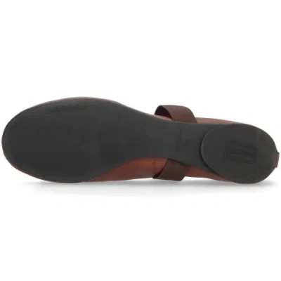 Pretty Ballerinas Round Toe Mary Jane In Brown