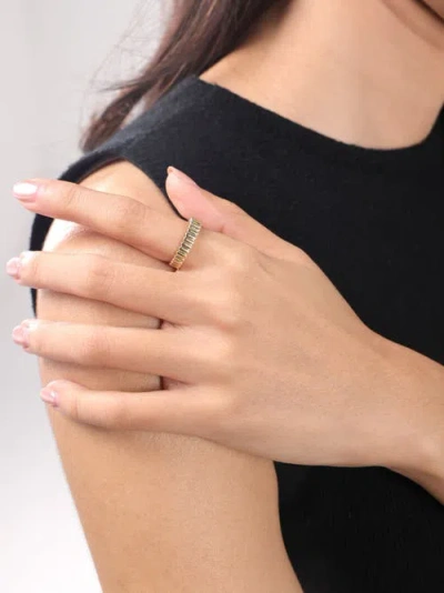 Devata Ribbed Band Ring In Gold
