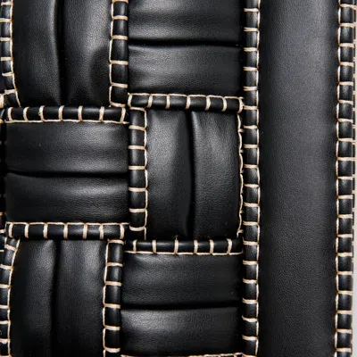 Themoire' 主题' In Black