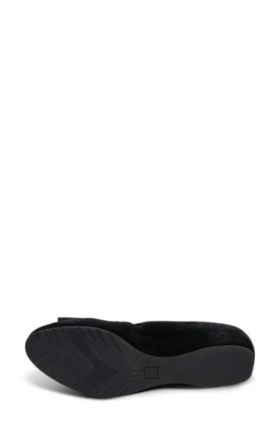 Vaneli Polly Bow Flat In Multi