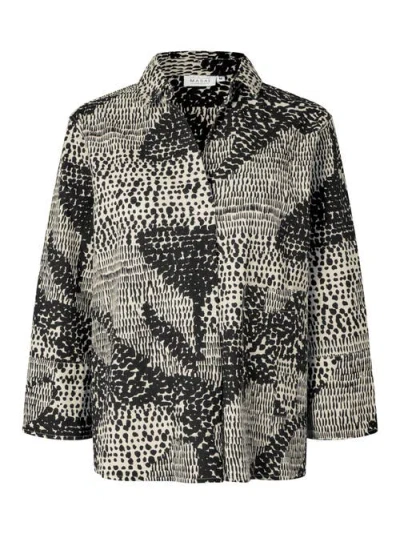 Masai Copenhagen Maiduki 3/4 Sleeve V-neck Shirt In Black