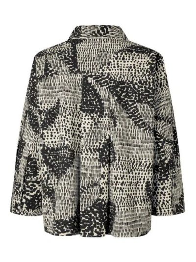 Masai Copenhagen Maiduki 3/4 Sleeve V-neck Shirt In Black