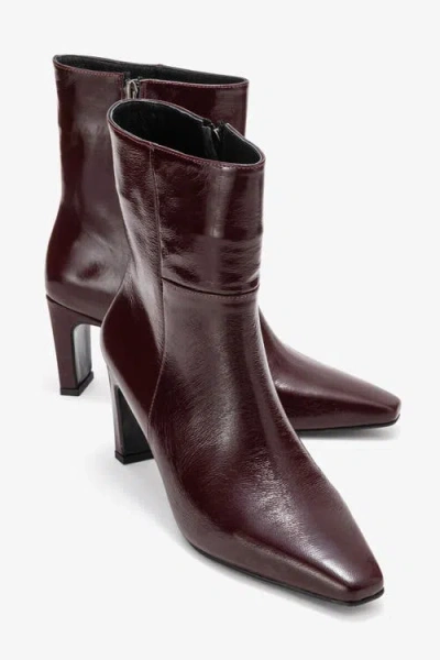 Forever & Always Shoes Kyoto Leather Block Heel Boot In Burgundy