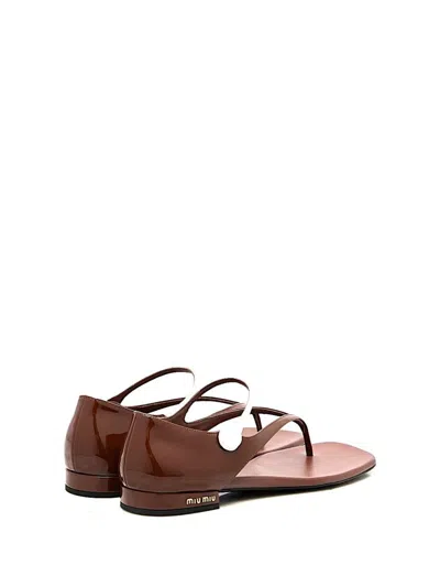 Miu Miu Two-tone Patent Leather Mary Jane Thong Sandals In Brown