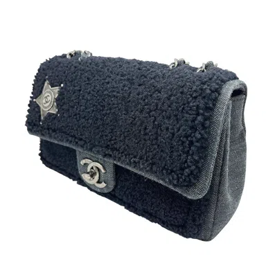 Pre-owned Chanel Black Canvas Shoulder Bag ()