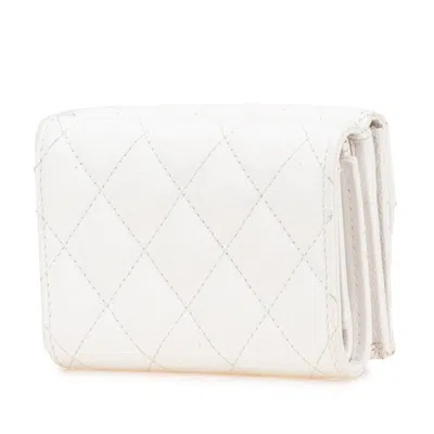 Pre-owned Chanel Matelasse White Grained Calfskin Wallet (tri-fold) ()