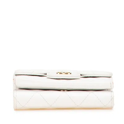 Pre-owned Chanel Matelasse White Grained Calfskin Wallet (tri-fold) ()