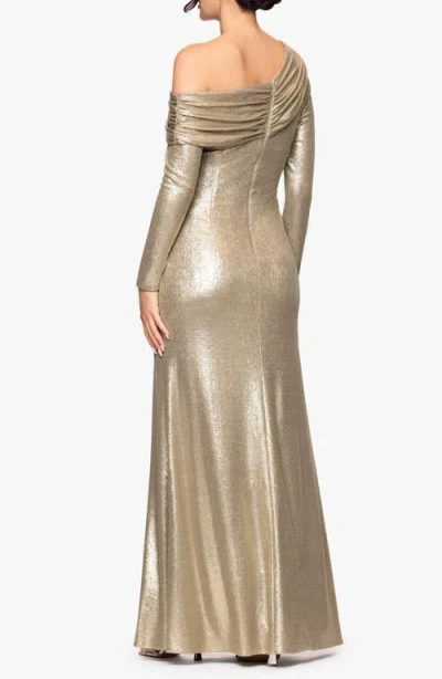 Betsy & Adam Women's Long Ruched Off-the-shoulder Gown In Gold