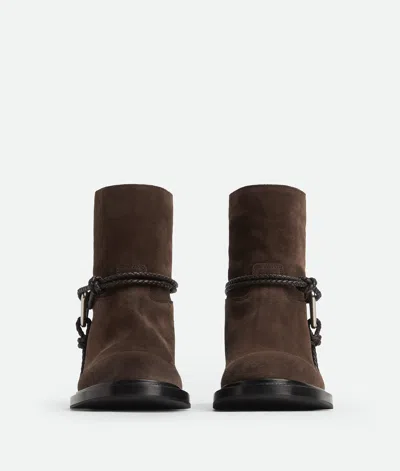Bottega Veneta James Ankle Trunk In Brown