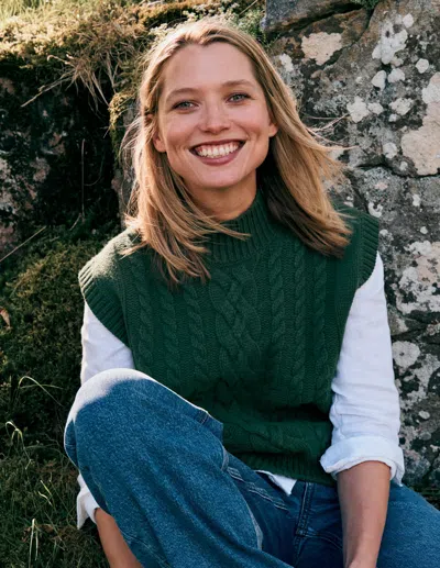 Boden Amara Merino Cable Vest Green Fir  In Green