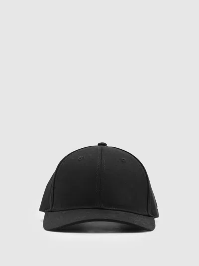 Les Deux Black Hat In Black