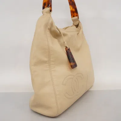 Pre-owned Chanel Beige Leather Shoulder Bag () In Sand