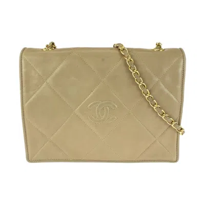 Pre-owned Chanel Matelasse Beige Leather Shoulder Bag () In Sand