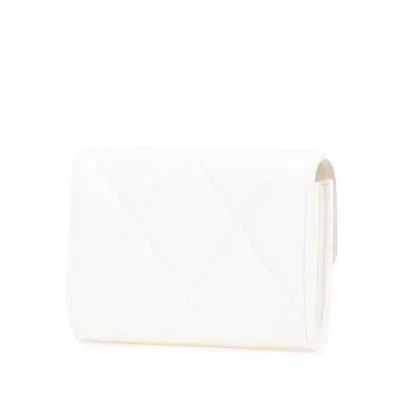 Pre-owned Chanel Matelasse White Leather Wallet (tri-fold) ()